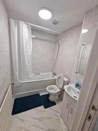 Room in a shared Flat - Tap to explore photos