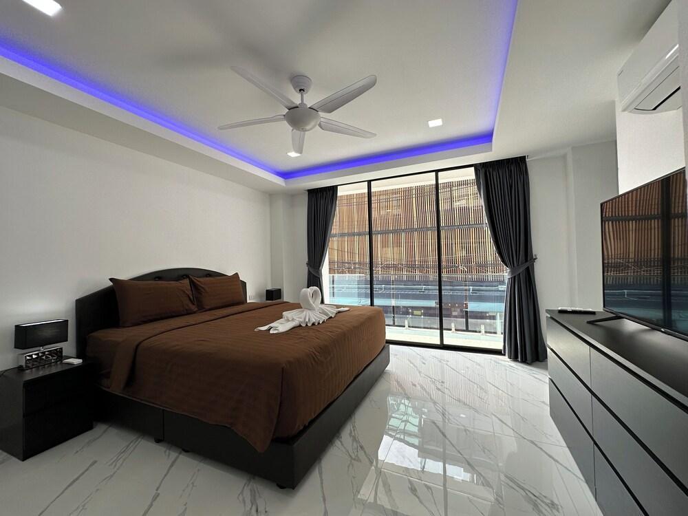 STUNNING BEACHFRONT VIEW LUXURIOUS APT 2 - Tap to explore photos