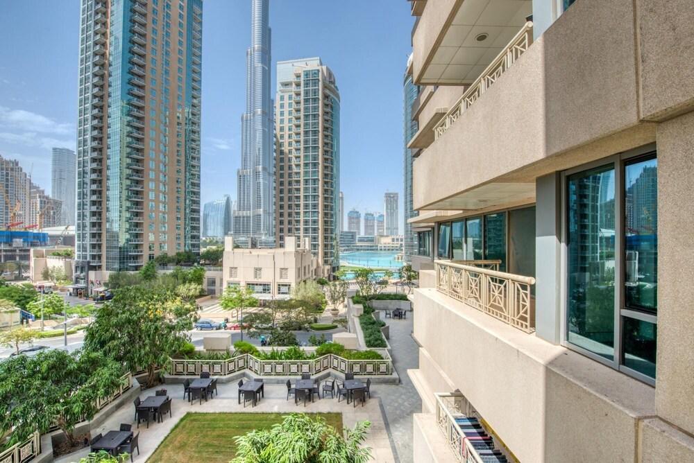 Radiant Urban Retreat With Iconic Burj Khalifa Vws