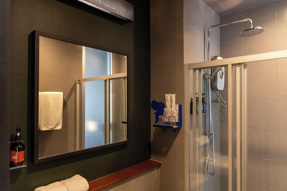 Blue Hippo & Red Crocodile Hotel - Free Shuttle to BTS, MRT & BITEC Room Type - Superior Double Room