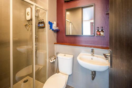 Blue Hippo & Red Crocodile Hotel - Free Shuttle to BTS, MRT & BITEC Room Type - Standard Suite
