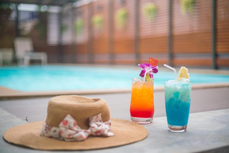 Blue Hippo & Red Crocodile Hotel - Free Shuttle to BTS, MRT & BITEC - Tap to explore photos