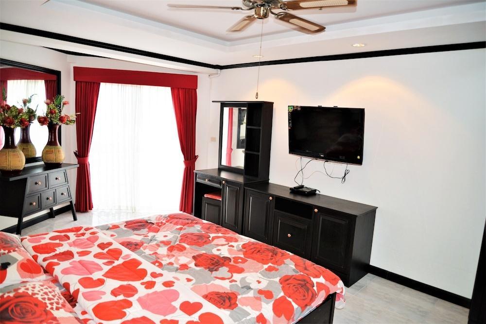 Beach Condo Jomtien Pool View Large Modern 1 Bedroom Kitchen - Tap to explore photos