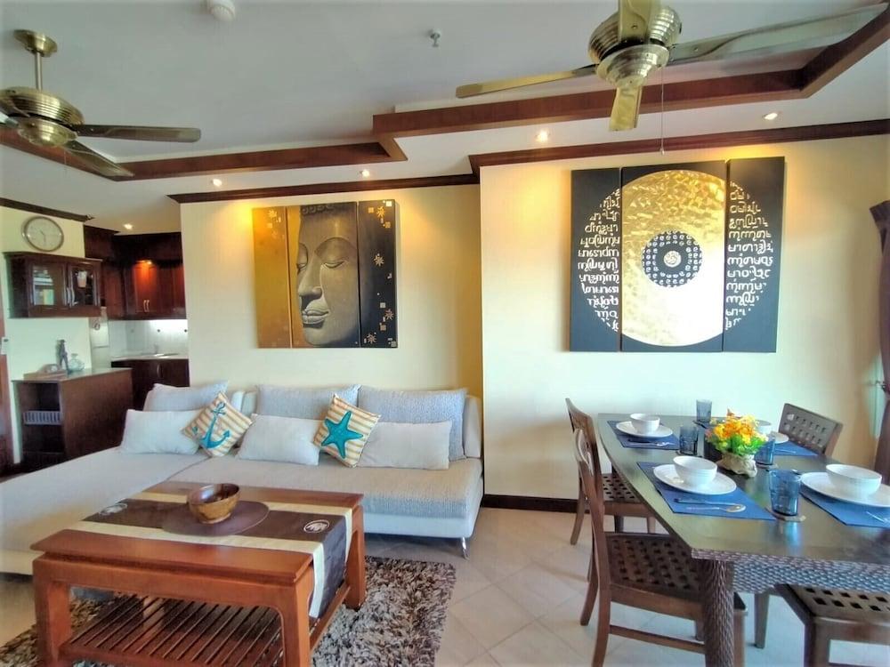 S703 Stunning sea View Flat Just 100 mt From the Beach - Tap to explore photos
