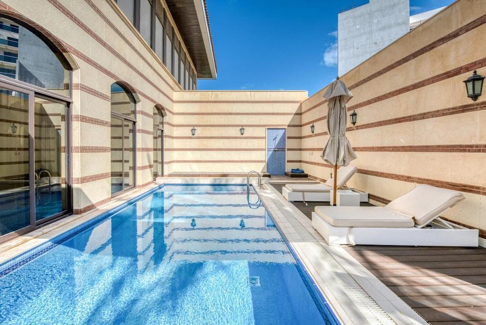 Zabeel Saray - Villa 19 - Tap to explore photos
