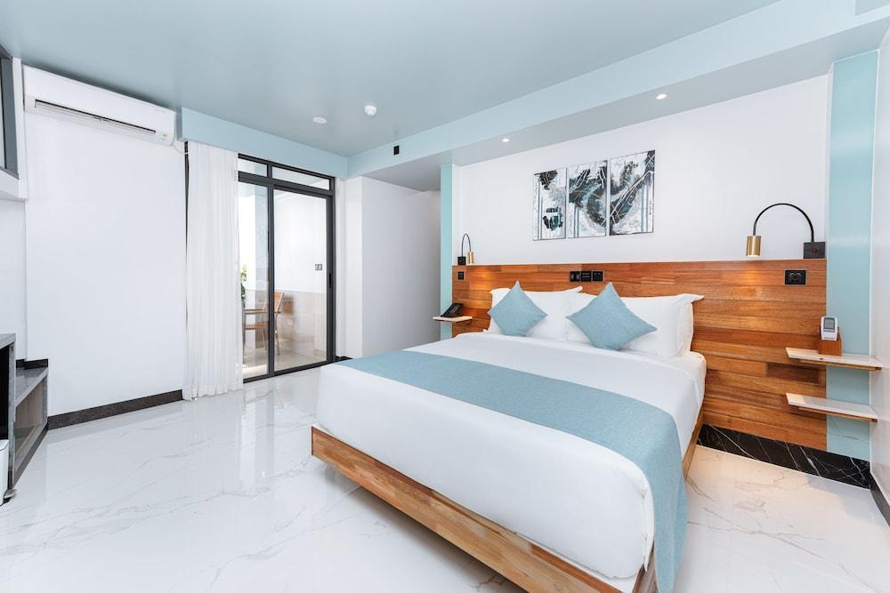 Marukab Plaza Room Type - Deluxe Double Room, Balcony