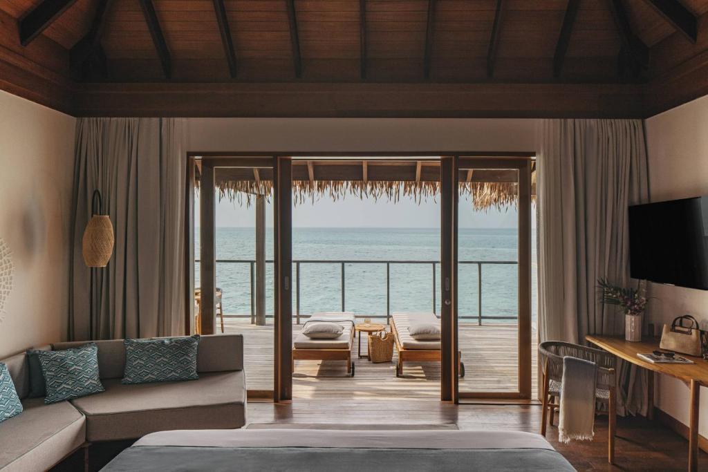 Melia Whale Lagoon Maldives - Tap to explore photos