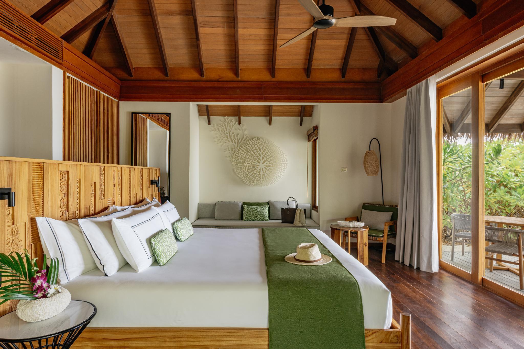 Melia Whale Lagoon Maldives - Tap to explore photos