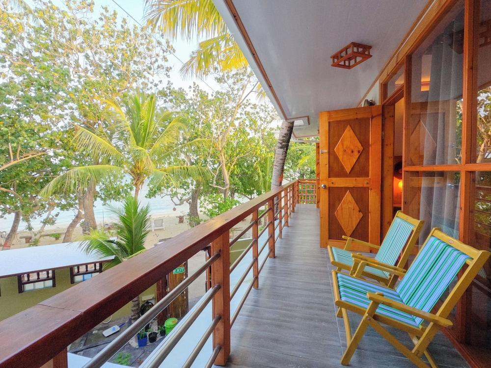 Dhamana Beach Room Type - Deluxe Double Room, Sea View, Beachfront