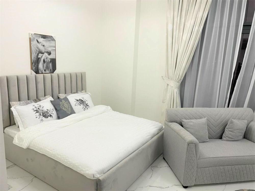 Amazing Stay in Majan Dubai - Tap to explore photos