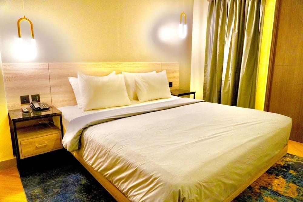 Series Hotel Sudirman - Tap to explore photos