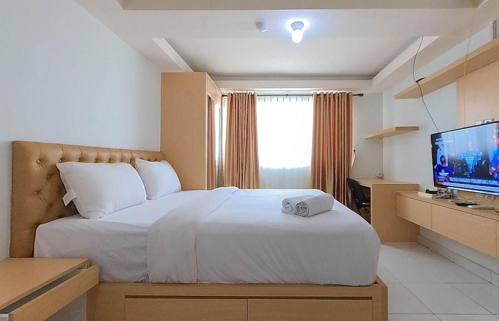 Nice And Comfy Studio At Amethyst Apartment - Tap to explore photos