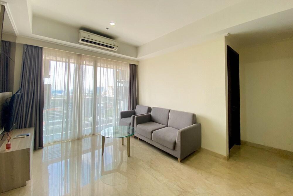 Spacious And Elegant Designed 3Br At Menteng Park Apartment - Tap to explore photos
