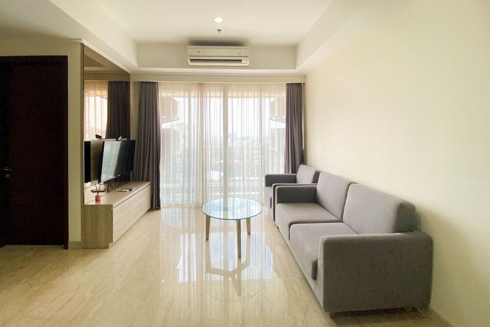 Spacious And Elegant Designed 3Br At Menteng Park Apartment - Tap to explore photos