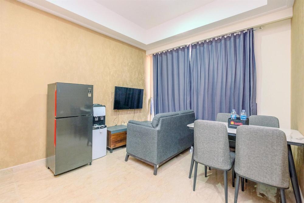 Modern Look And Comfy 2Br At Menteng Park Apartment - Tap to explore photos