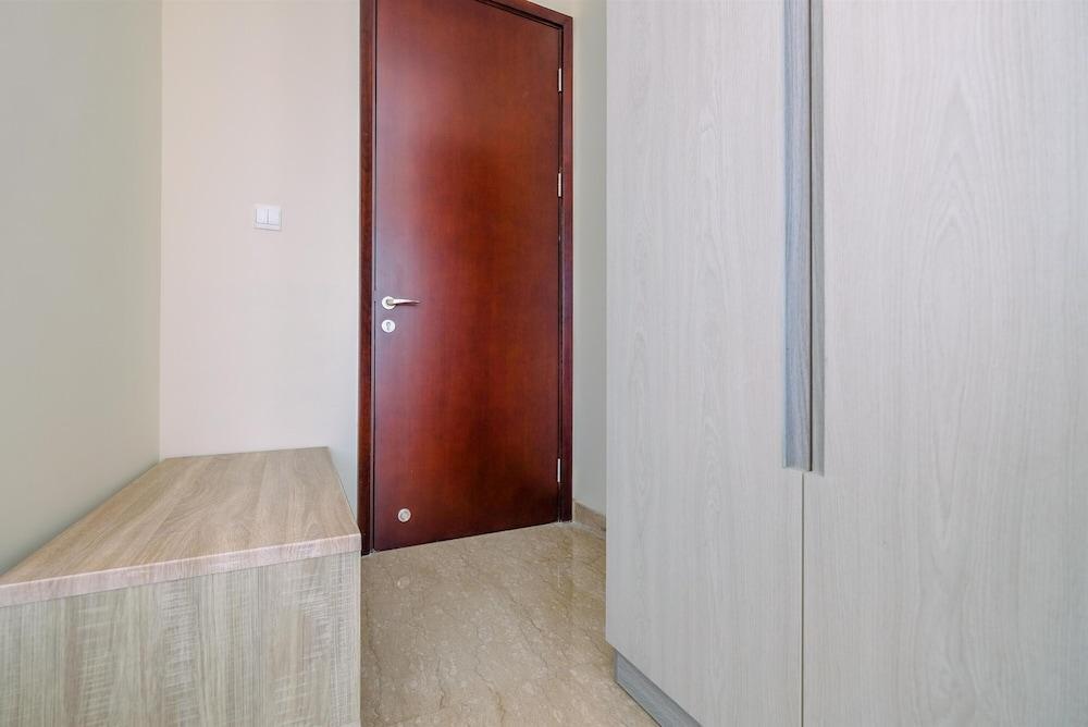 Modern Look And Comfy 2Br At Menteng Park Apartment - Tap to explore photos