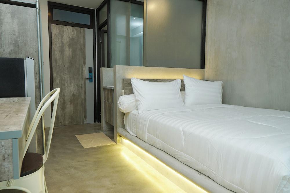 Dparagon Menteng Room Type - Deluxe Room