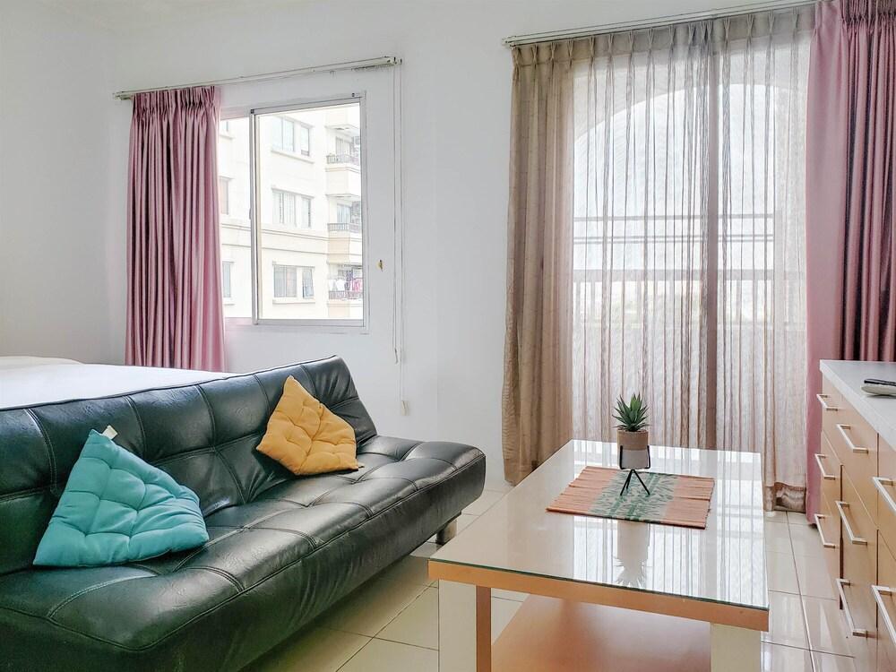 Nice Studio At Marina Ancol Apartment - Tap to explore photos