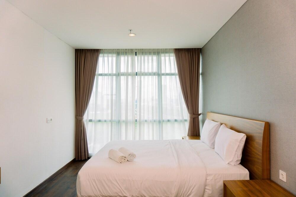 Spacious 3BR Apartment At 8th Floor Veranda Residence Puri - Tap to explore photos
