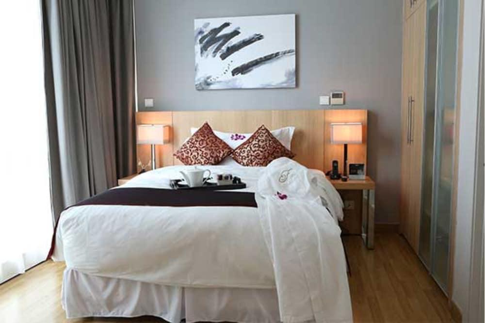 Two Bedroom Apartments Fraser Residence Sudirman - Tap to explore photos