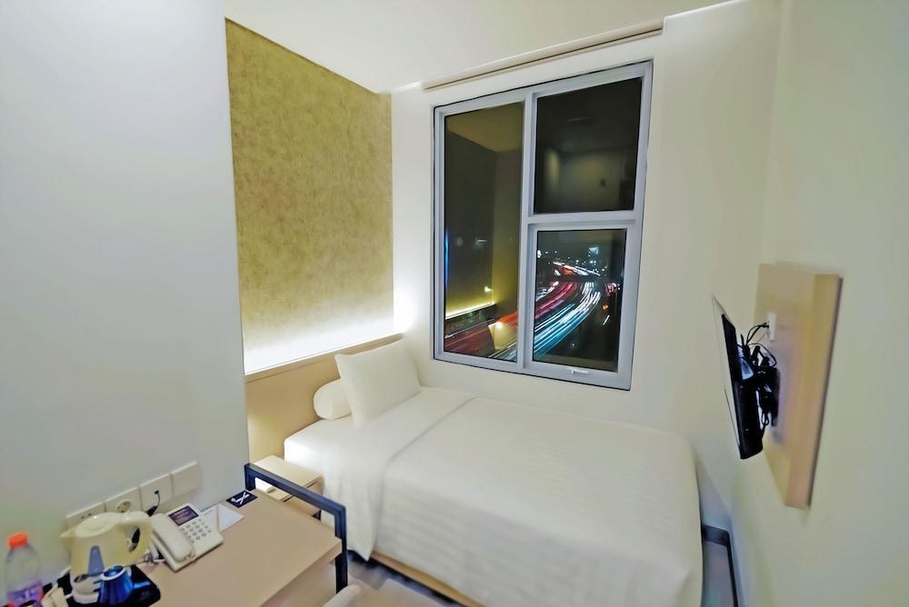 Front One Boutique Hotel Taman Anggrek Room Type - Little Rock