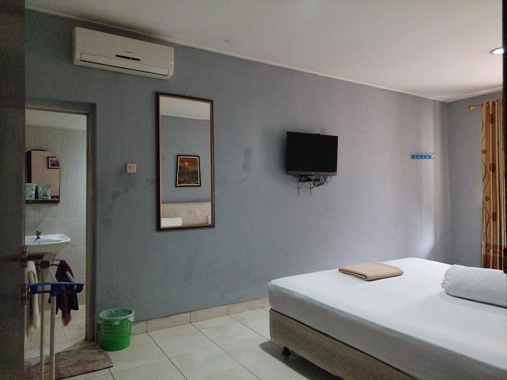 Pondok Seruni Kemanggisan Jakarta Room Type - Deluxe Room