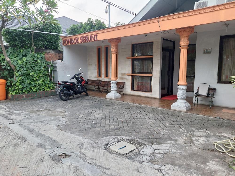 Pondok Seruni Kemanggisan Jakarta - Tap to explore photos