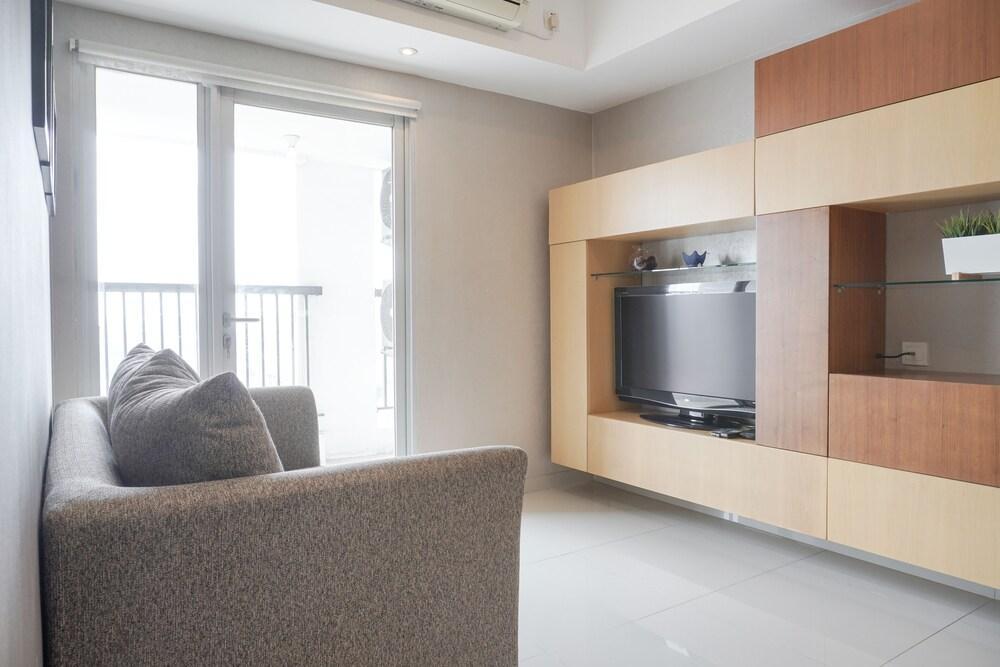 Nice And Comfort 1Br At The Wave Kuningan Apartment - Tap to explore photos