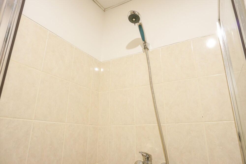 Nice And Comfort 1Br At The Wave Kuningan Apartment - Tap to explore photos