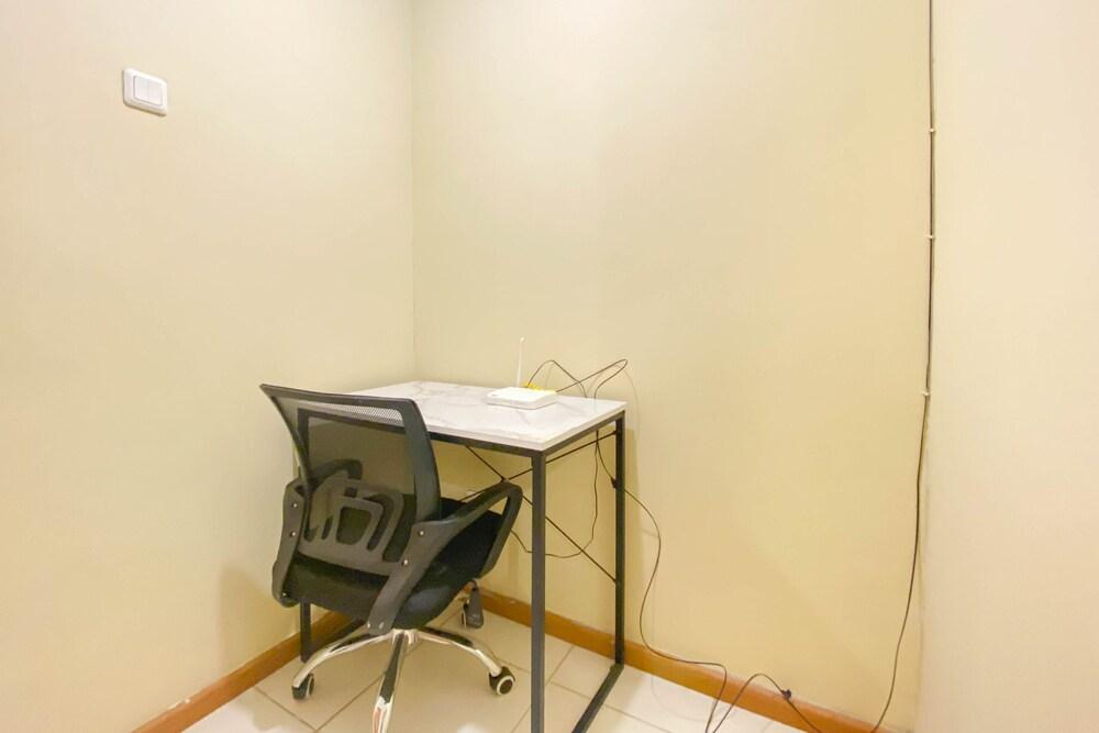 Spacious 2Br With Working Room At Grand Palace Kemayoran Apartment - Tap to explore photos