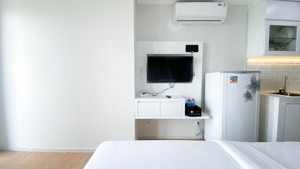 New And Modern Studio At Daan Mogot City Apartment - Tap to explore photos