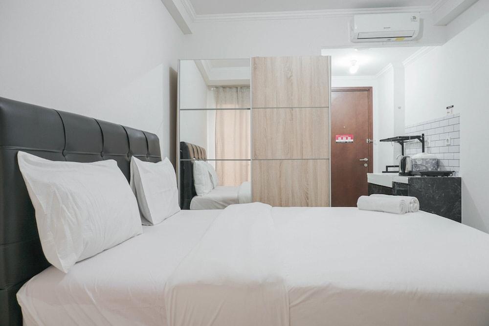 Strategic And Comfy Studio At Signature Park Grande Apartment - Tap to explore photos