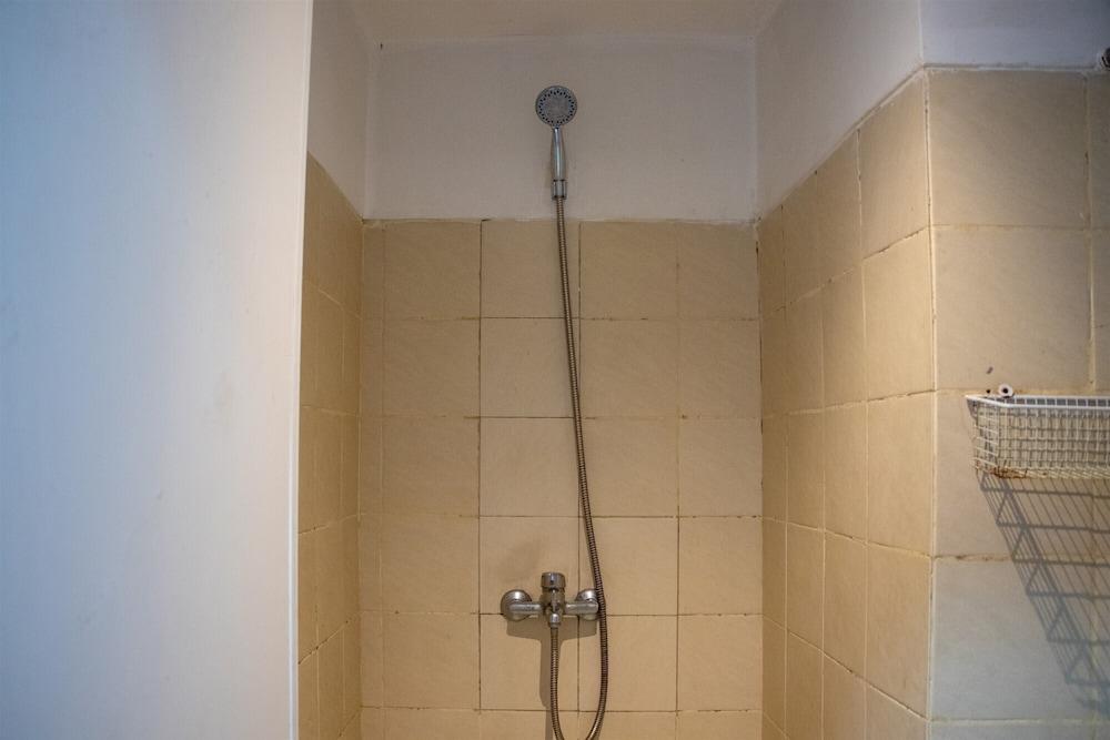 Nice And Comfort Studio Apartment At Belmont Residence Puri - Tap to explore photos