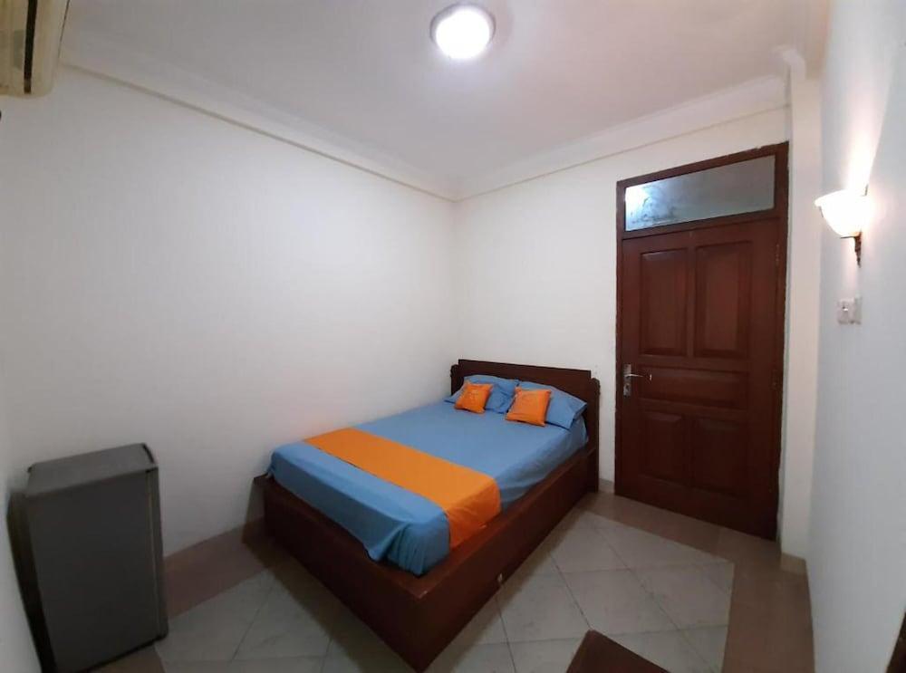 OYO 91327 Residence 38