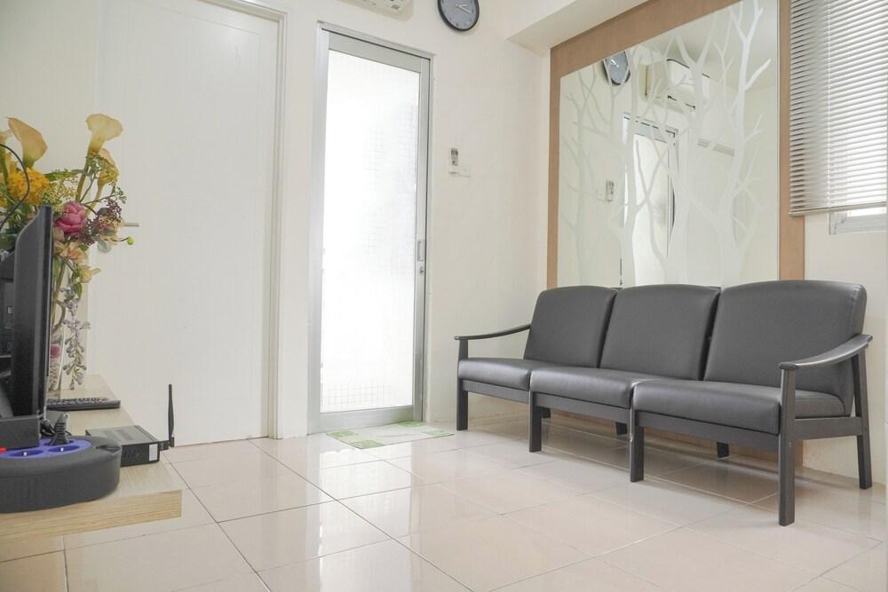 Spacious 2Br At Pakubuwono Terrace Apartment - Tap to explore photos