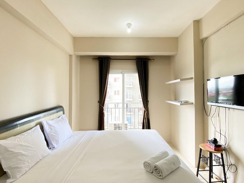 Warm And Restful Studio Room Sunter Park View Apartment
