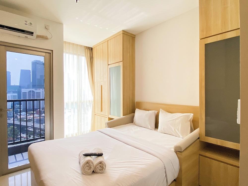 Modern Design And Homey Studio Ciputra World 2 Apartment Room Type - Deluxe Apartment