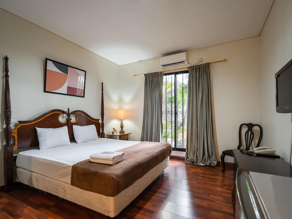 Cove Arimbi Room Type - Premium Room, 1 Queen Bed