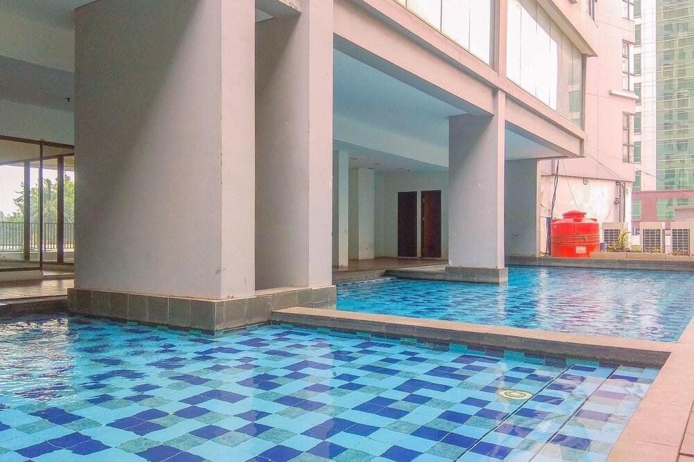 Nice And Comfortable 2Br Apartment At Royal Olive Residence - Tap to explore photos