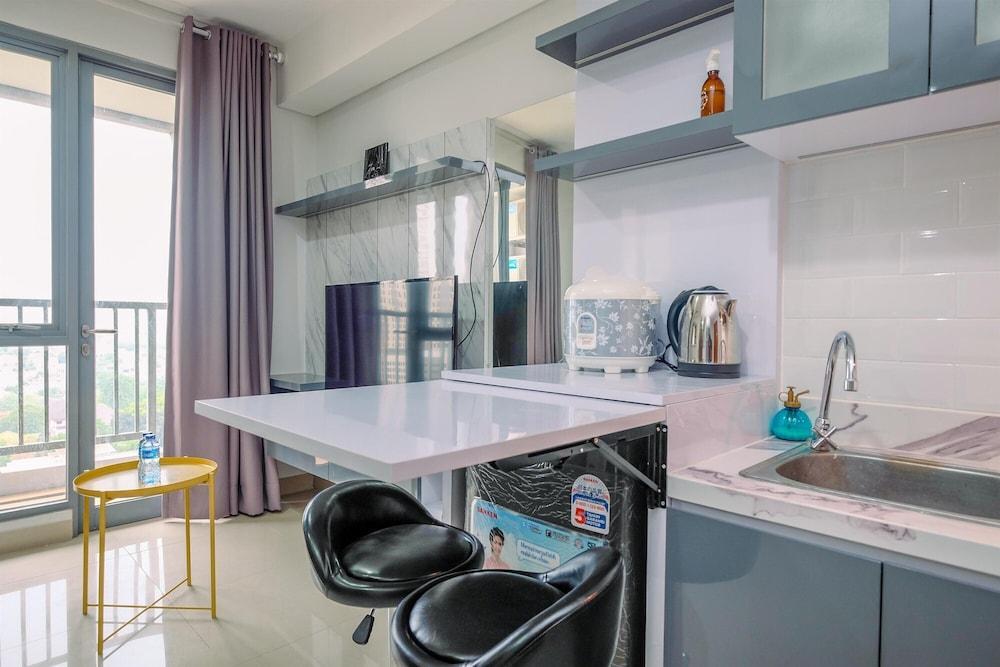 Nice And Comfortable 2Br Apartment At Royal Olive Residence - Tap to explore photos