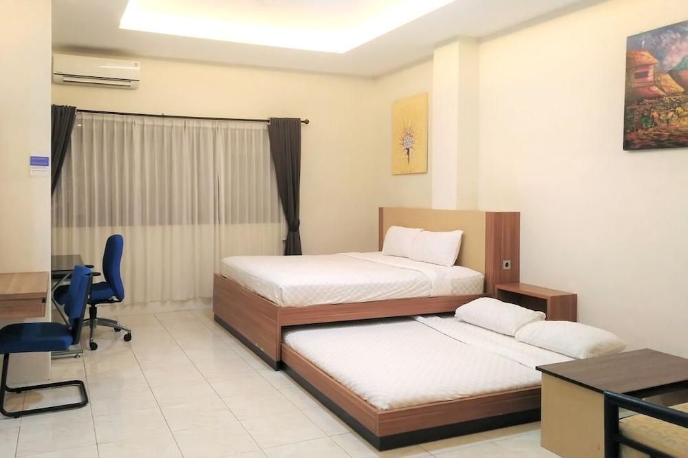 Residence 6 Room Type - Family Room