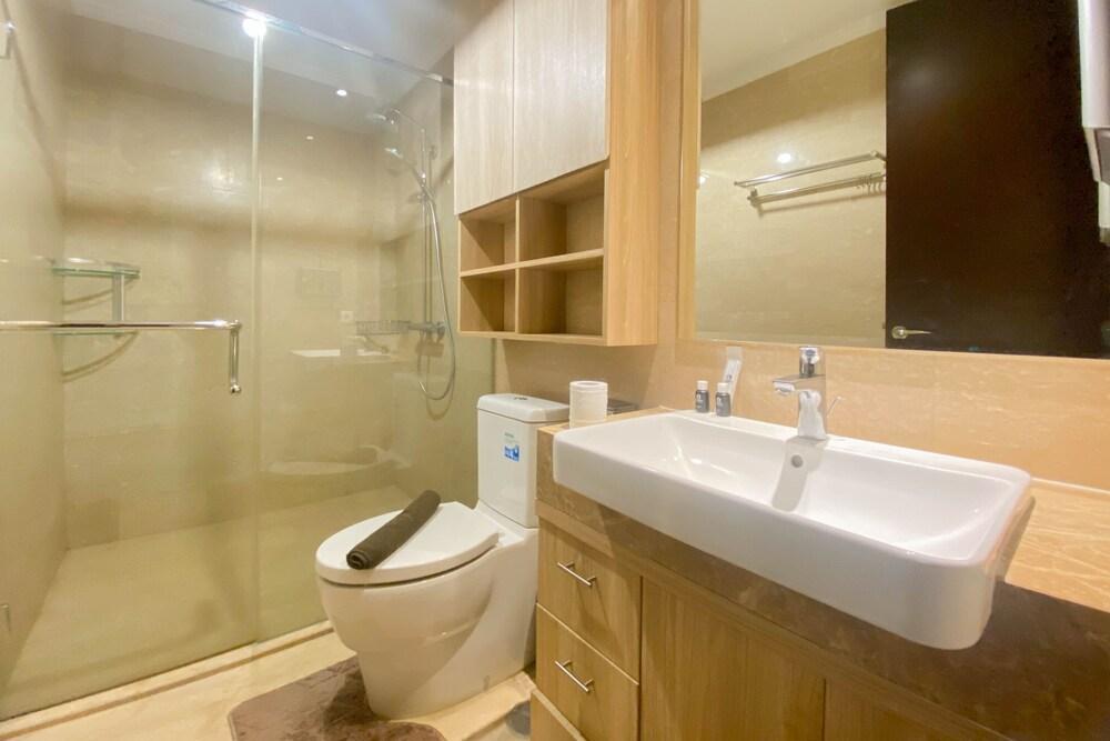 Nice And Elegant 2Br At Menteng Park Apartment - Tap to explore photos