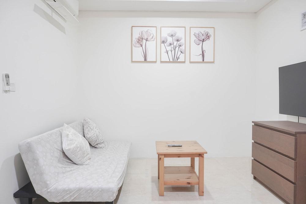 Nice And Elegant 1Br At L'Avenue Pancoran Apartment - Tap to explore photos