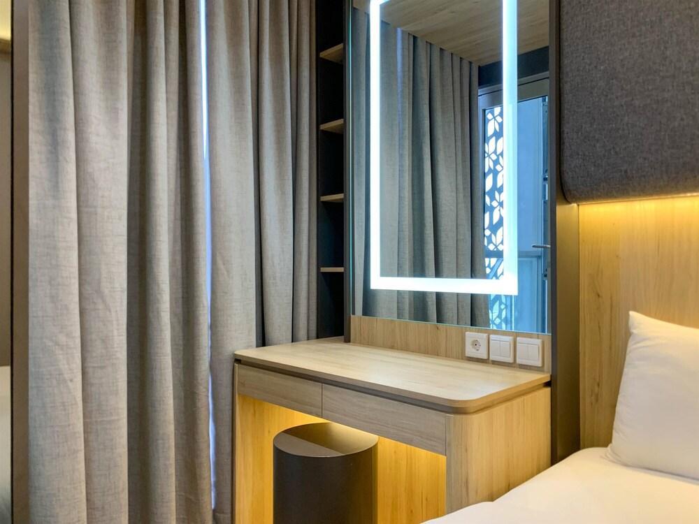 Nice 1Br At Gold Coast Apartment - Tap to explore photos