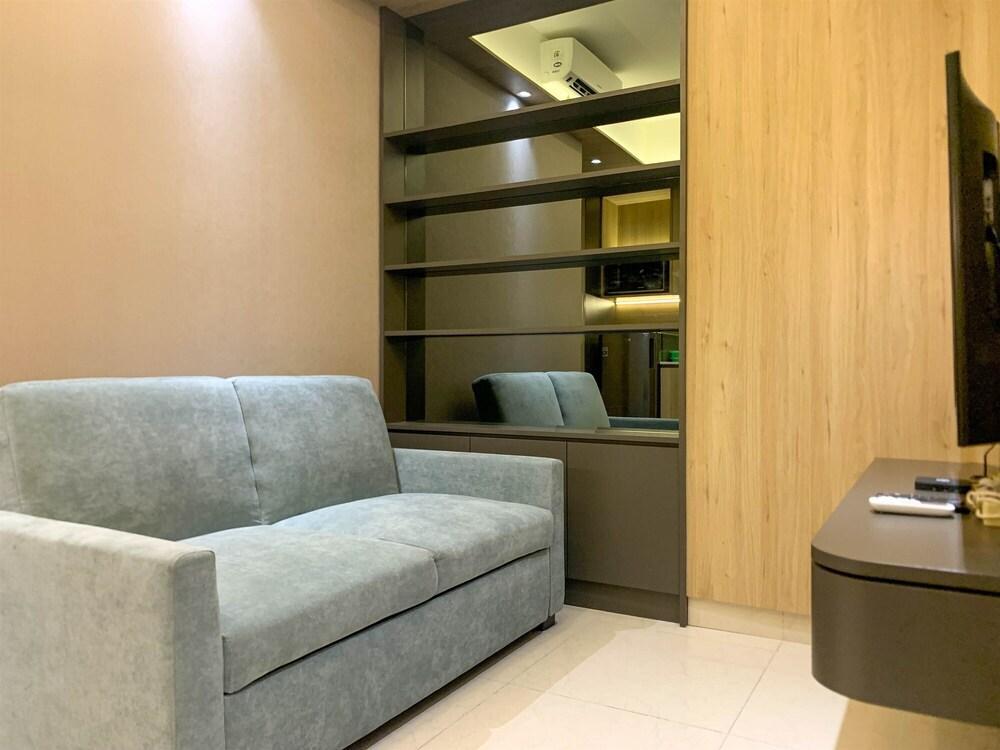 Nice 1Br At Gold Coast Apartment - Tap to explore photos