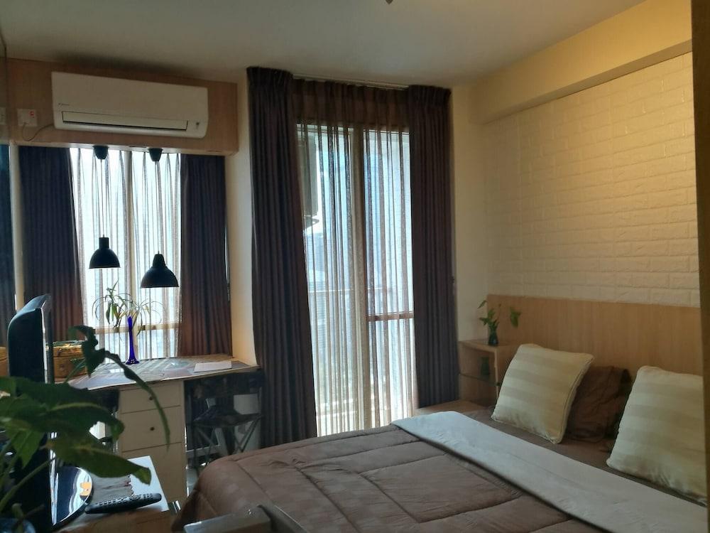Pleasant Tifolia Studio Cozy Room In Kelapa Gading