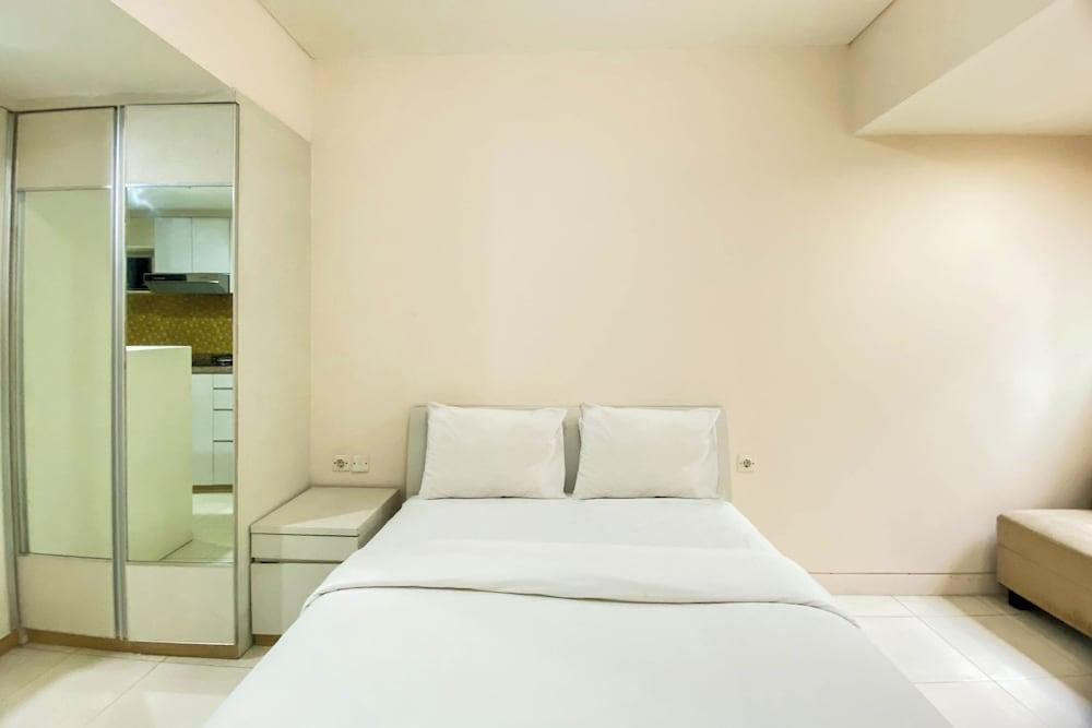 Fancy And Nice Studio At Tamansari Sudirman Apartment - Tap to explore photos