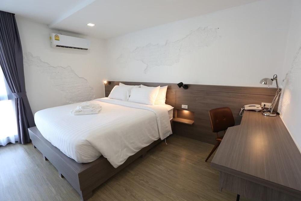 U42 Hotel Bangkok - Tap to explore photos