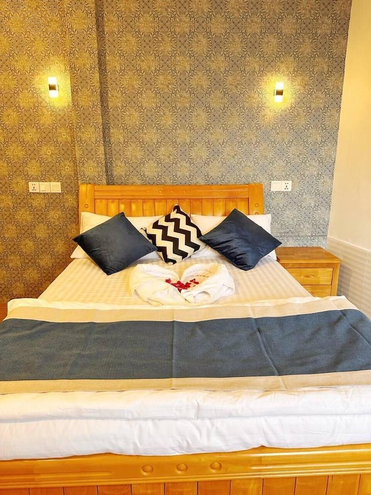 Aqua Sunset Room Type - Standard Room, Partial Ocean View