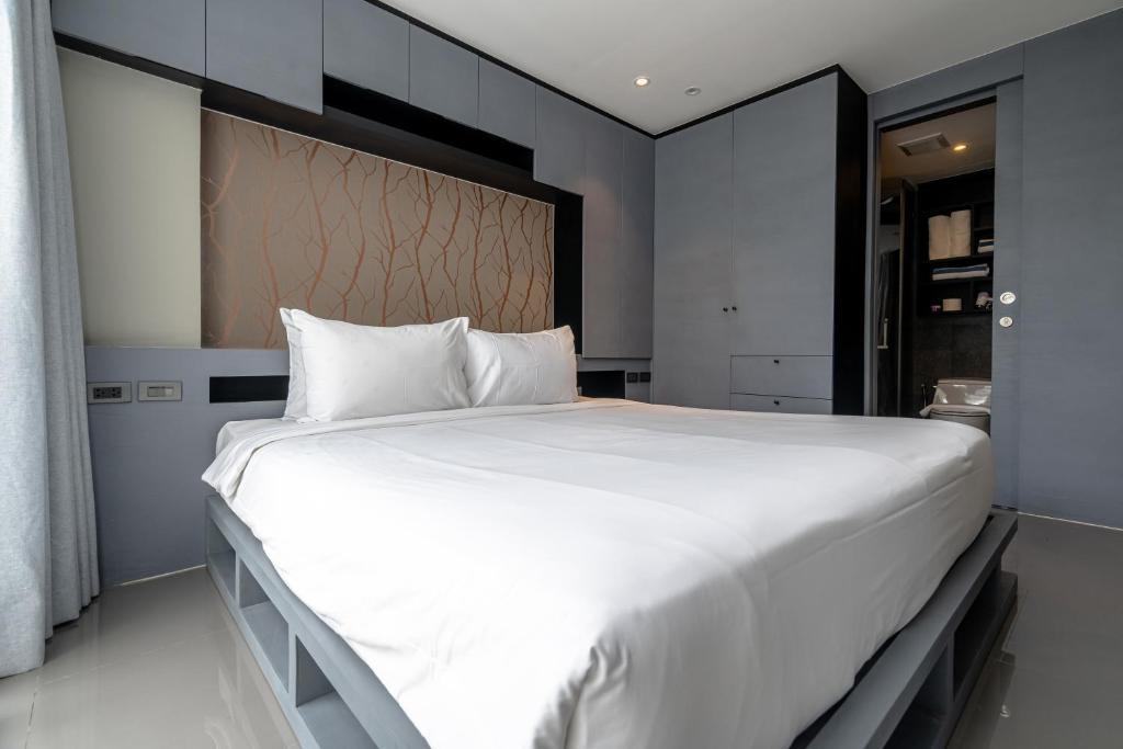 Suite Celeste 1BR Sunset RooftopCitygate Kamala - Tap to explore photos
